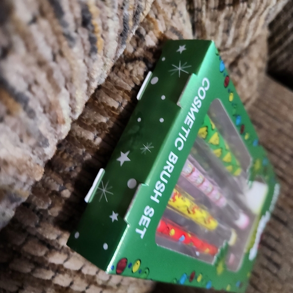 The Grinch Makeup Brush Set 4pc Cosmetic Brushes Centric Beauty LLC - Picture 10 of 10